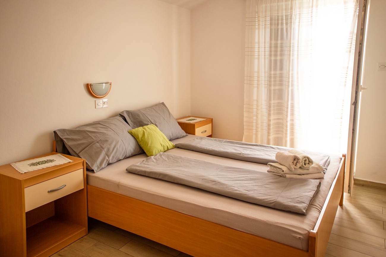 Two bedroom apartment with balcony and sea view Lopar, Rab  A-c