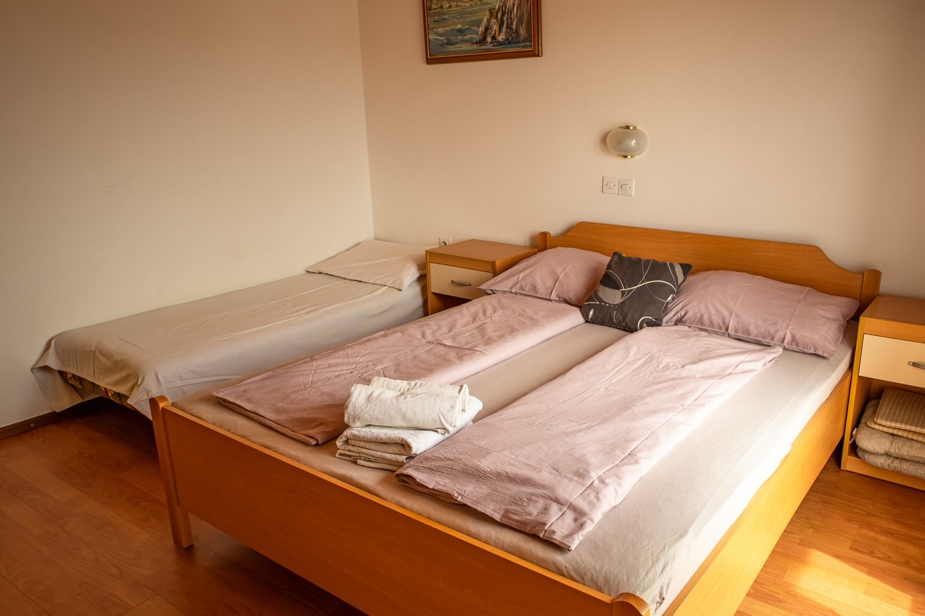 Two bedroom apartment with balcony and sea view Lopar, Rab  A-c