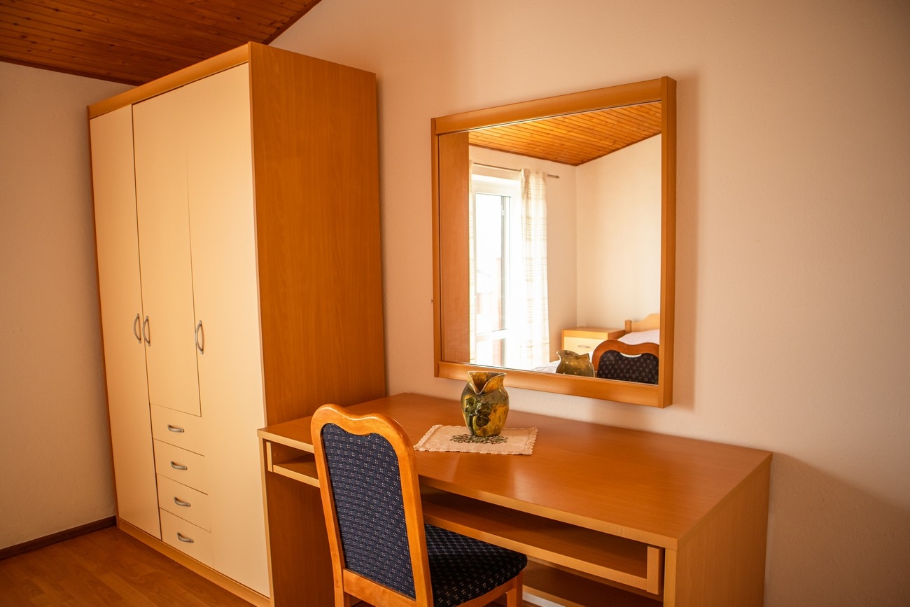 Two bedroom apartment with balcony and sea view Lopar, Rab  A-c