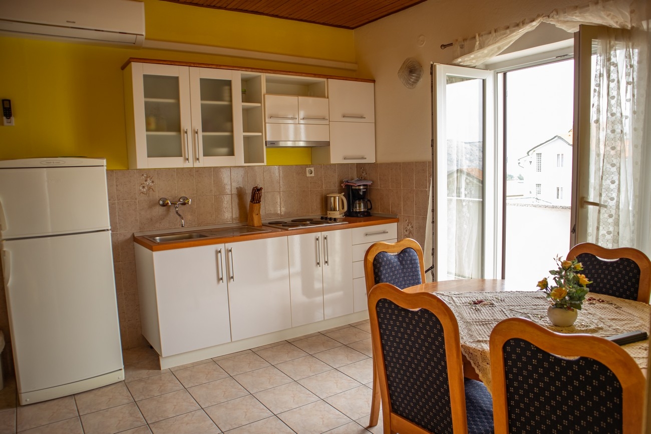 Two bedroom apartment with balcony and sea view Lopar, Rab  A-c