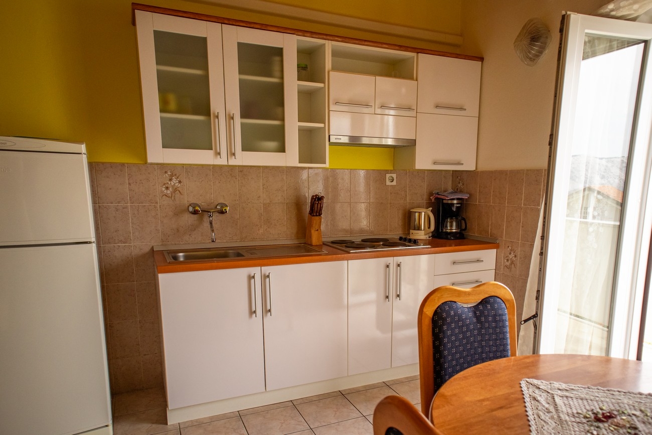 Two bedroom apartment with balcony and sea view Lopar, Rab  A-c