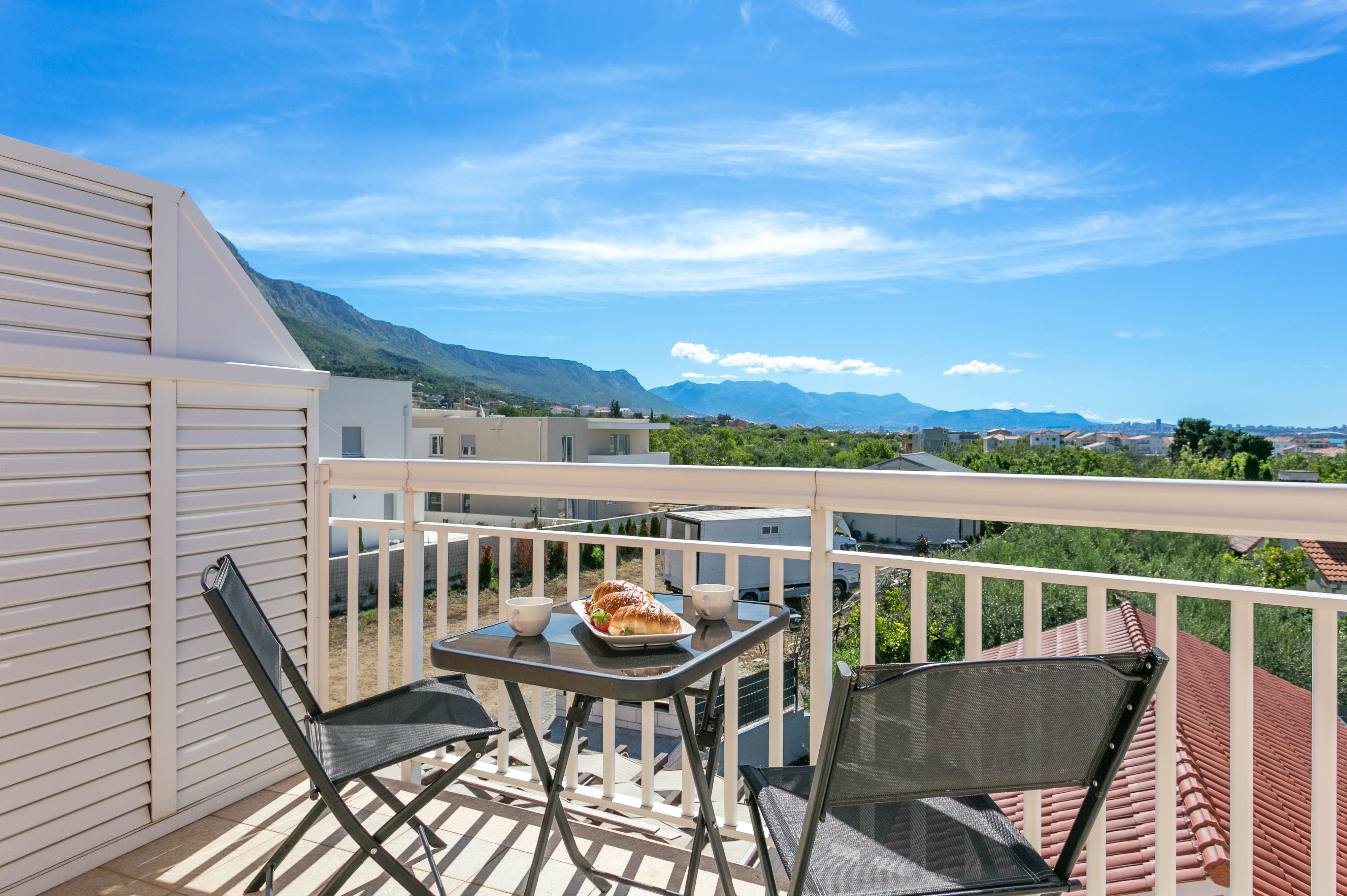 Two bedroom apartment with terrace and sea view Kaštel Lukšić, Kaštela  A-a