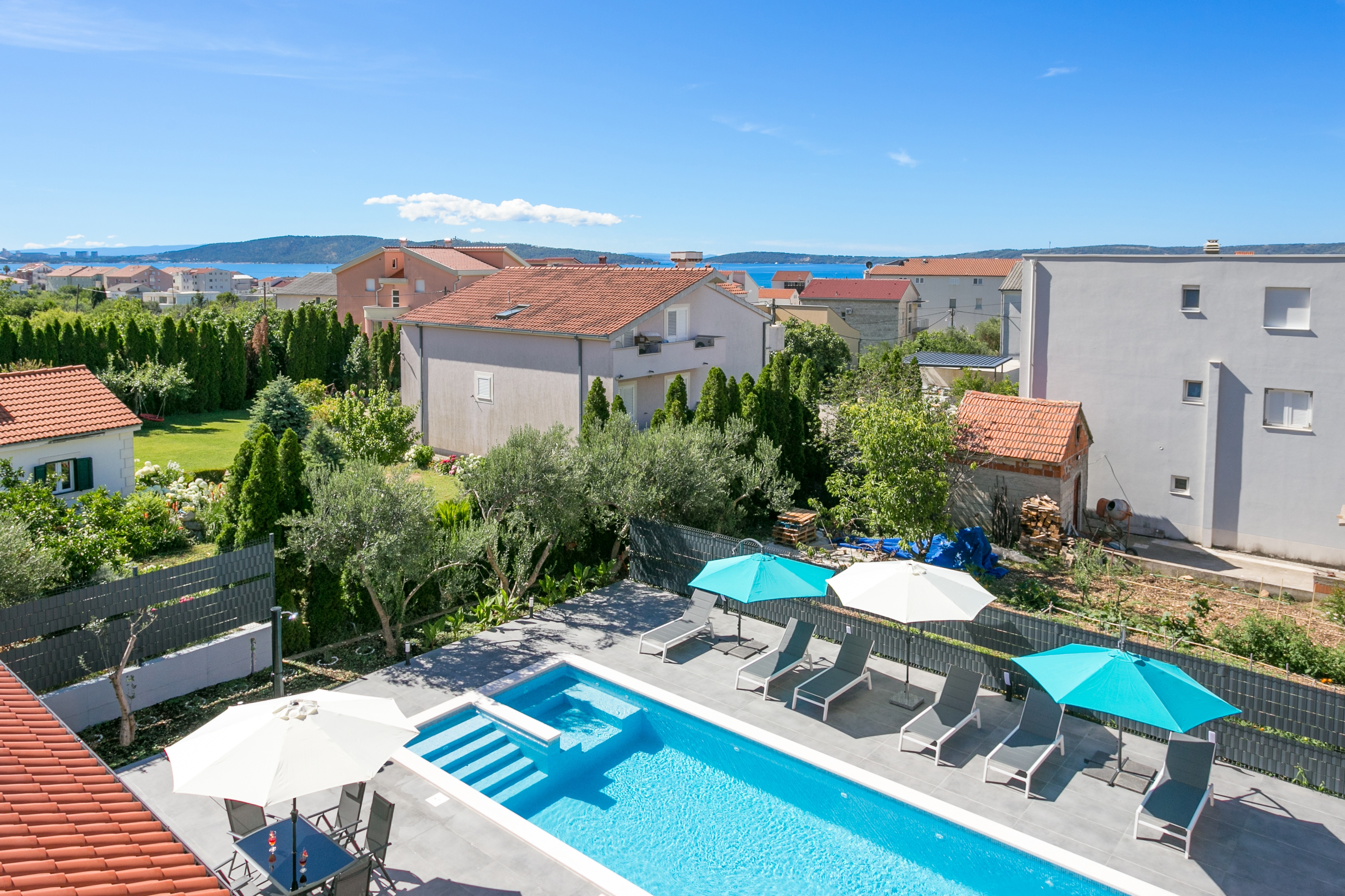 Two bedroom apartment with terrace and sea view Kaštel Lukšić, Kaštela  A-a