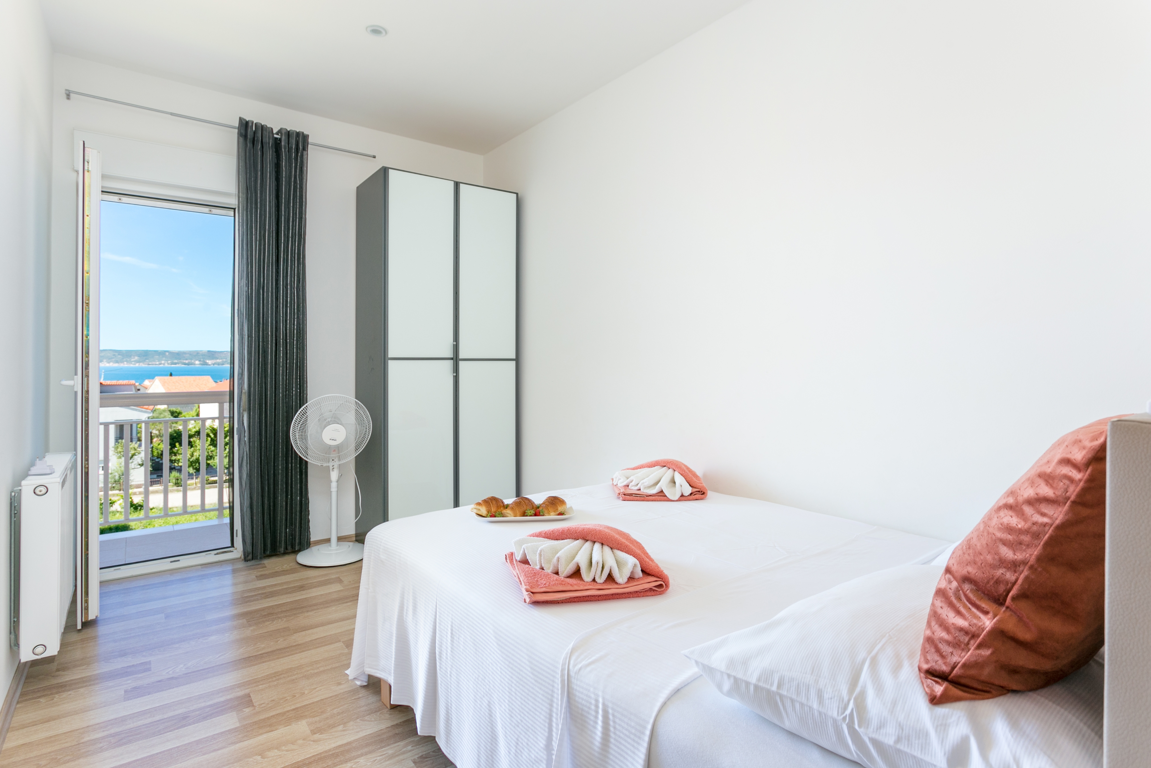 Two bedroom apartment with terrace and sea view Kaštel Lukšić, Kaštela  A-a