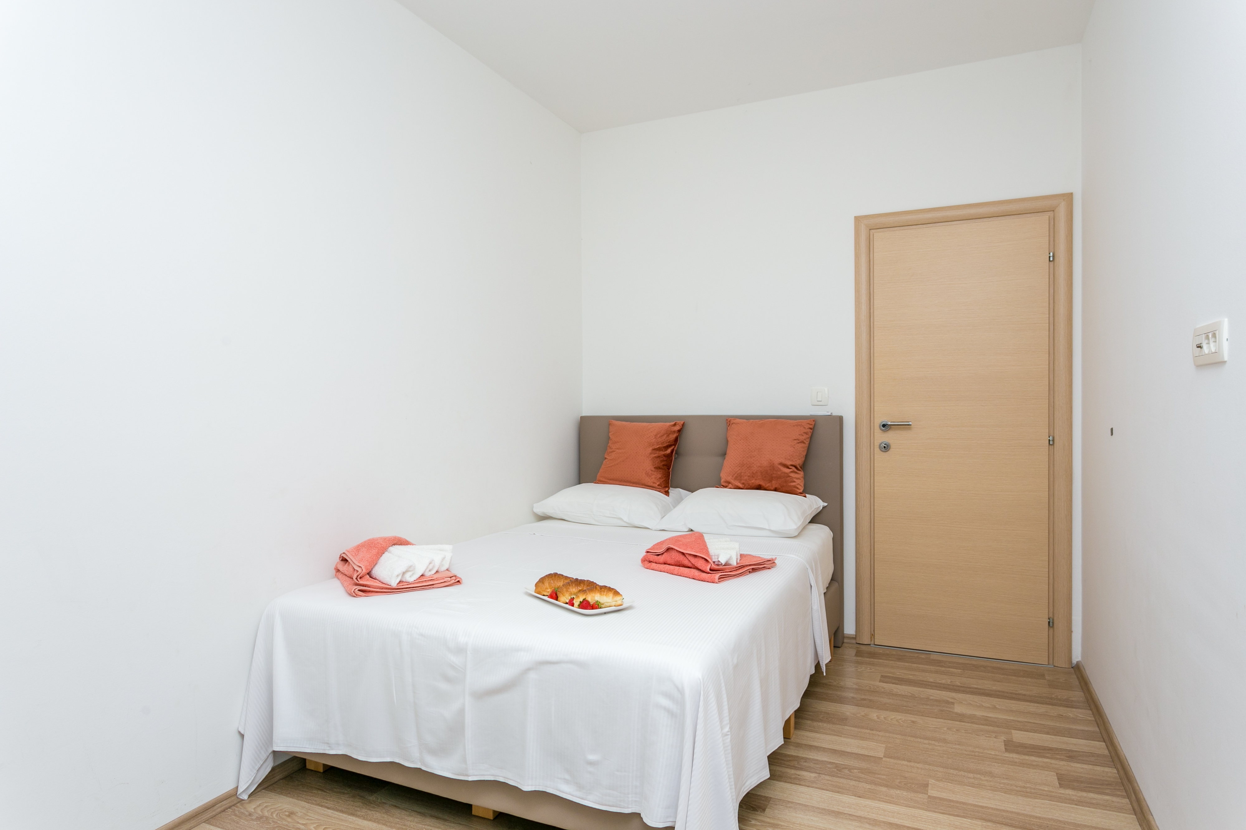 Two bedroom apartment with terrace and sea view Kaštel Lukšić, Kaštela  A-a