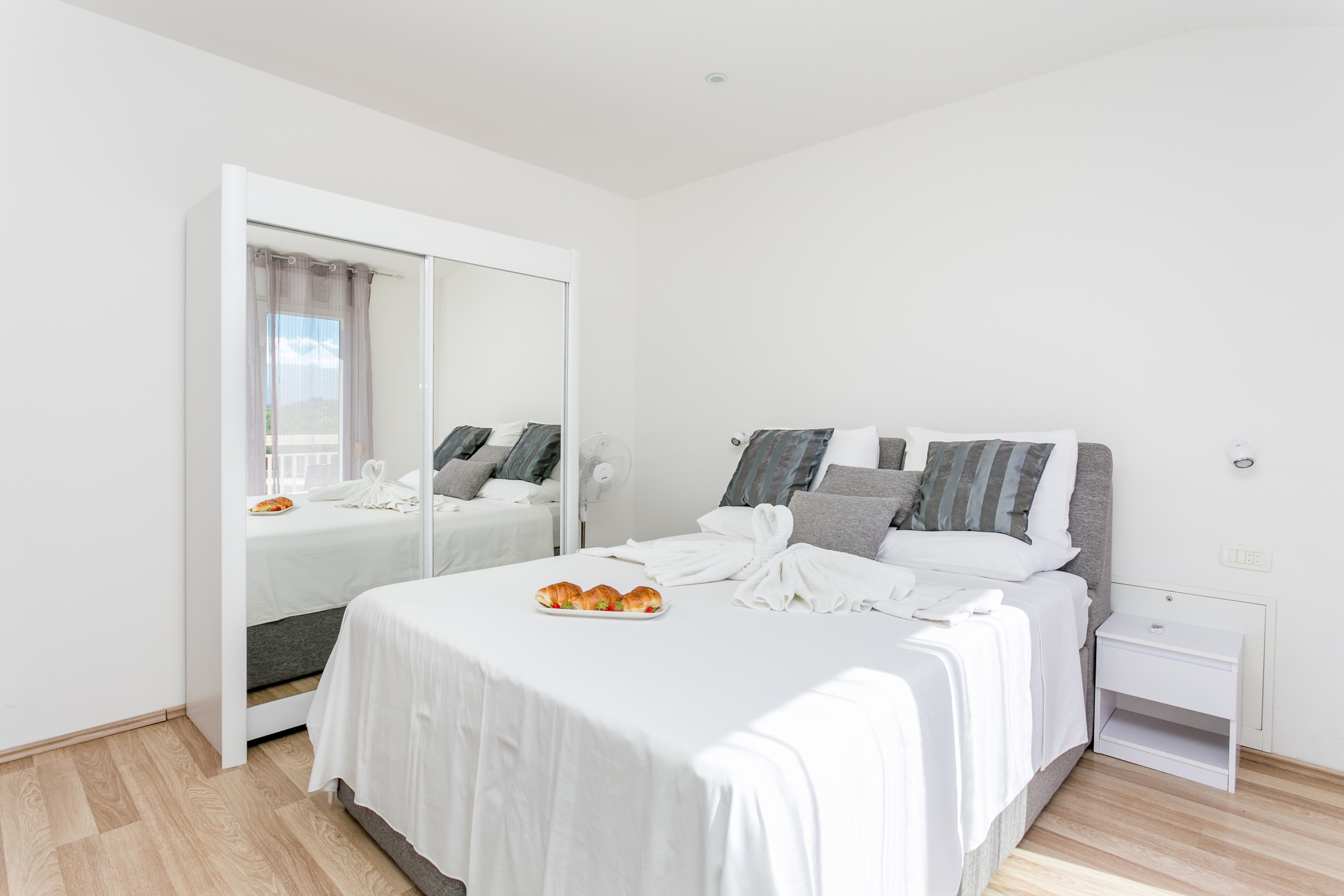Two bedroom apartment with terrace and sea view Kaštel Lukšić, Kaštela  A-a