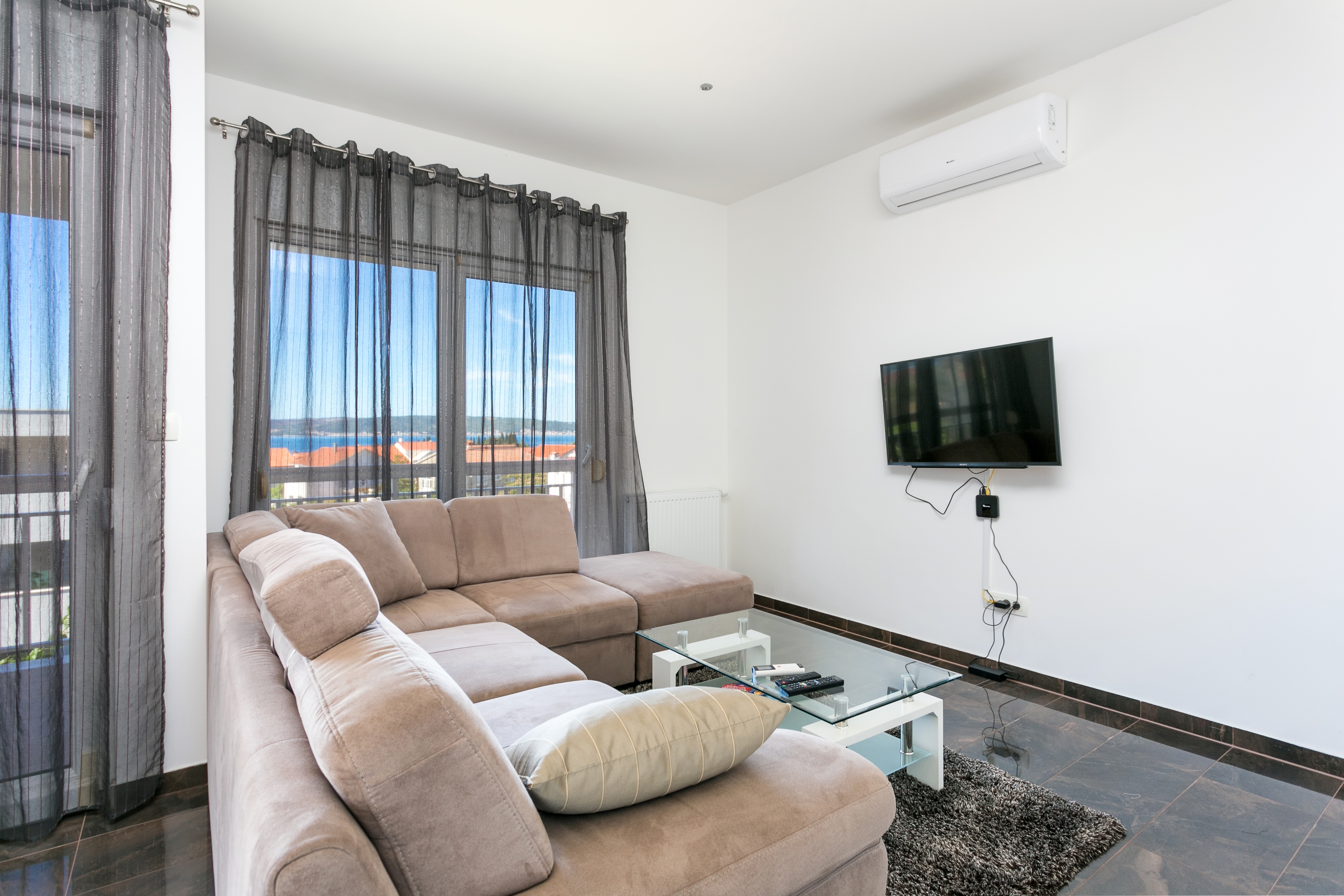 Two bedroom apartment with terrace and sea view Kaštel Lukšić, Kaštela (A-22983-a)