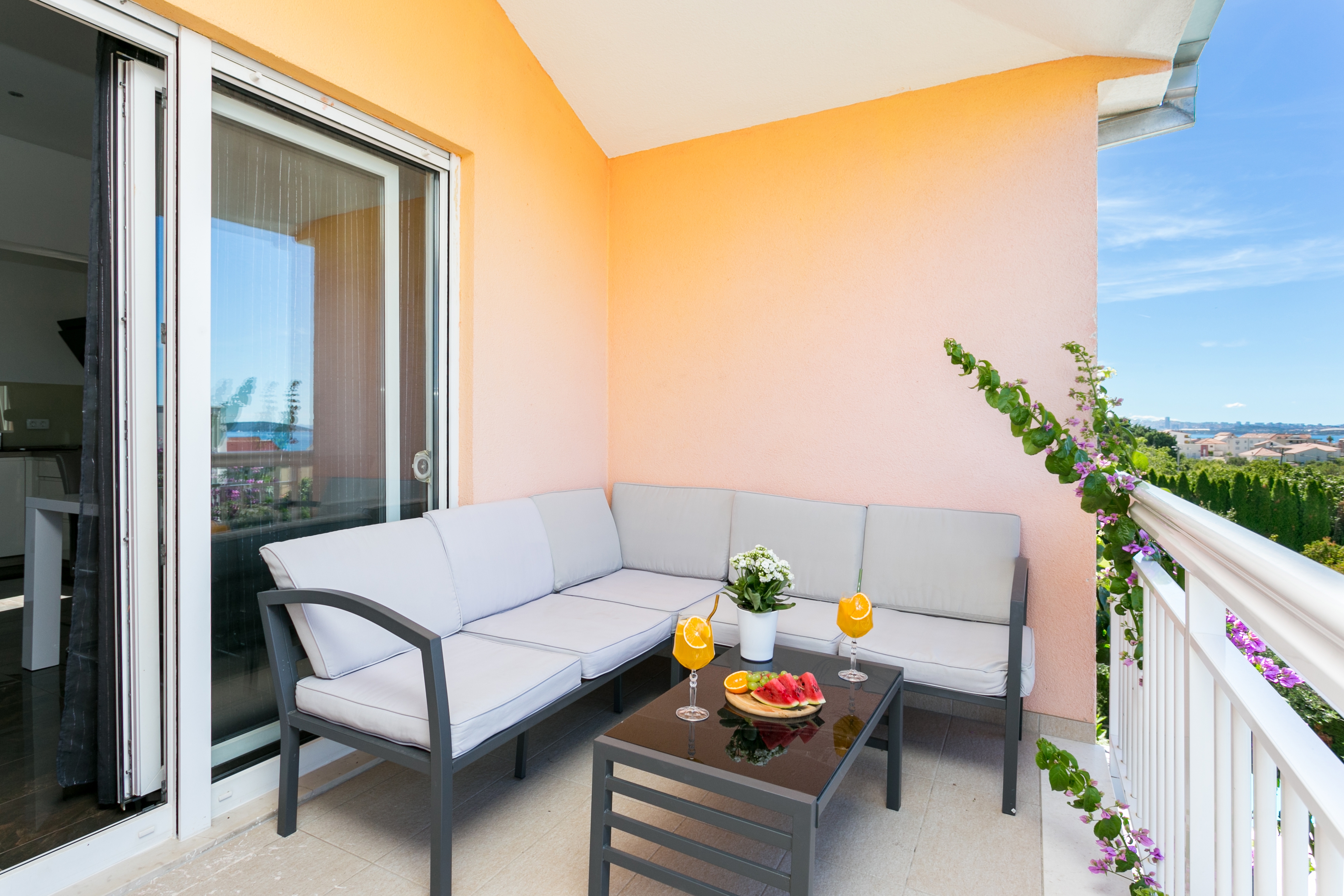 Two bedroom apartment with terrace and sea view Kaštel Lukšić, Kaštela  A-a