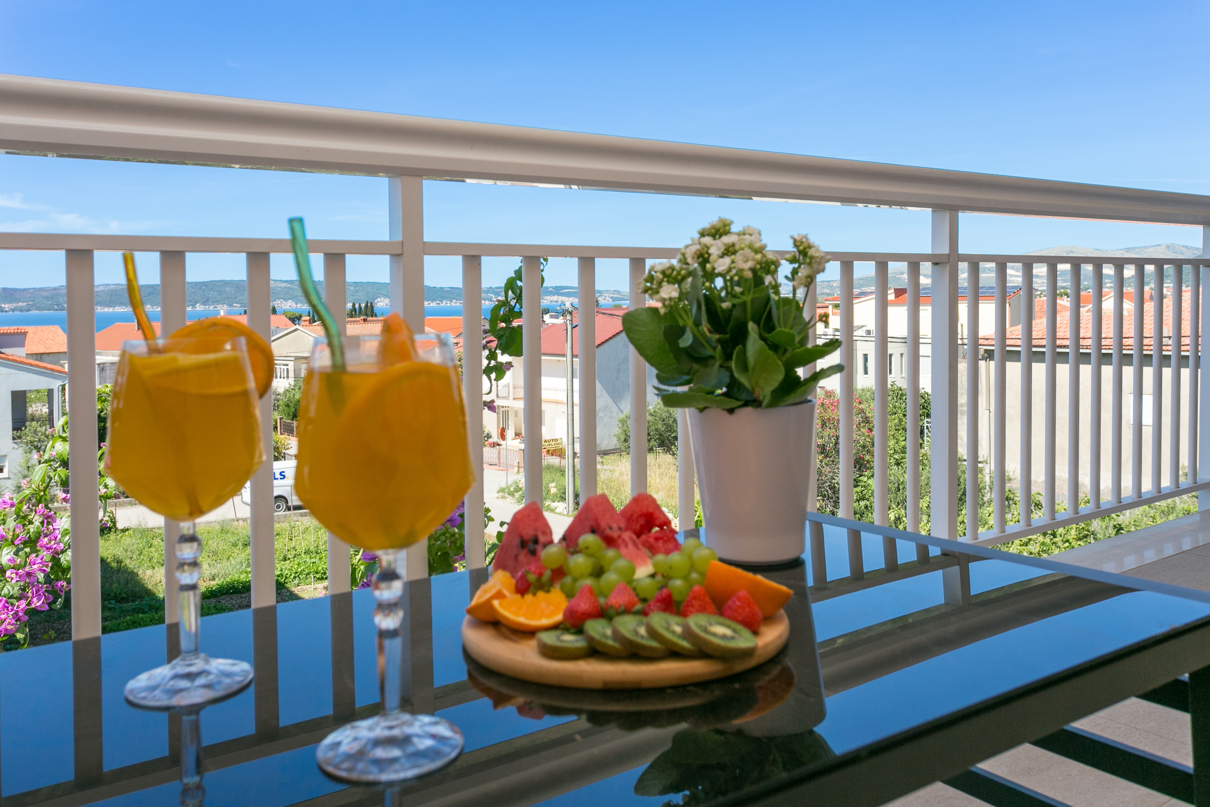 Two bedroom apartment with terrace and sea view Kaštel Lukšić, Kaštela  A-a