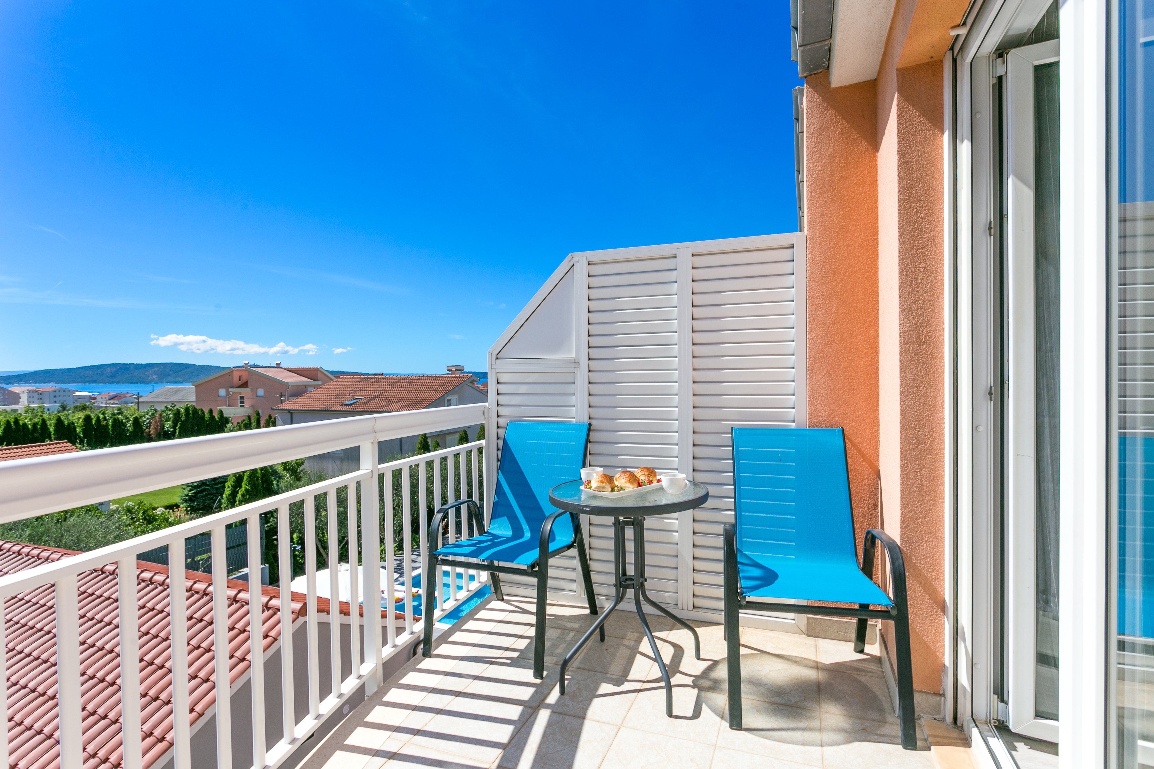 Two bedroom apartment with terrace and sea view Kaštel Lukšić, Kaštela  A-b