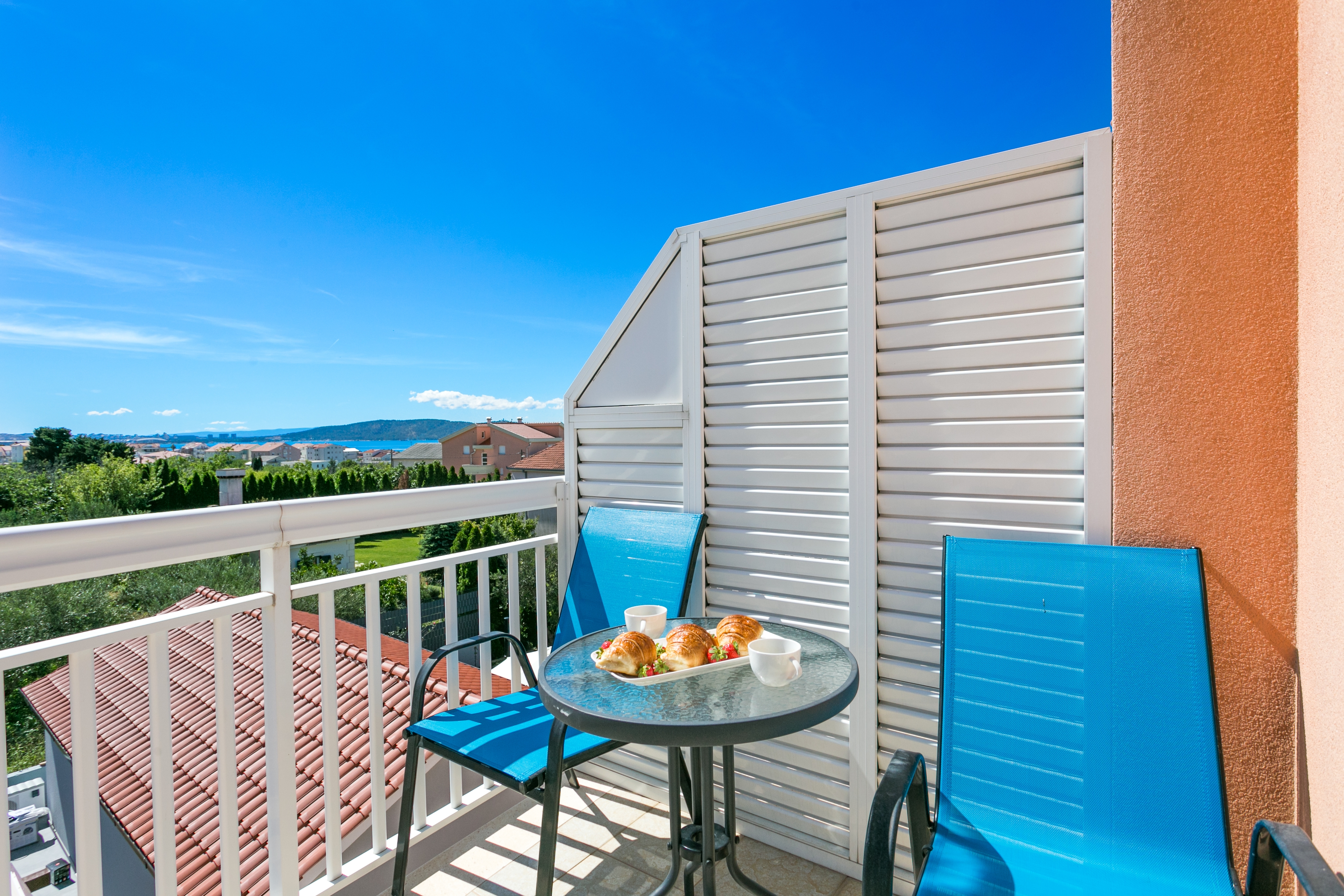 Two bedroom apartment with terrace and sea view Kaštel Lukšić, Kaštela  A-b