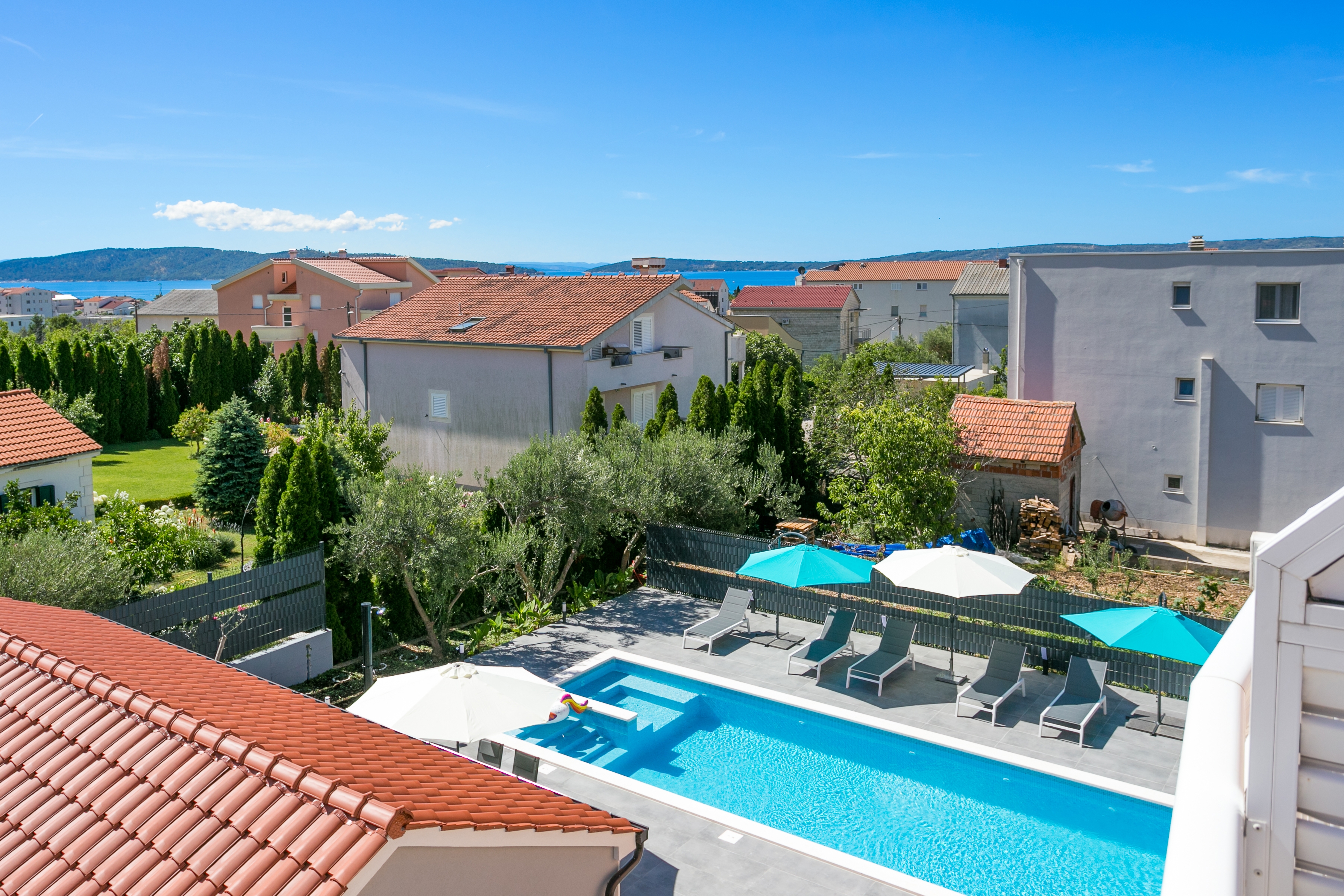 Two bedroom apartment with terrace and sea view Kaštel Lukšić, Kaštela  A-b