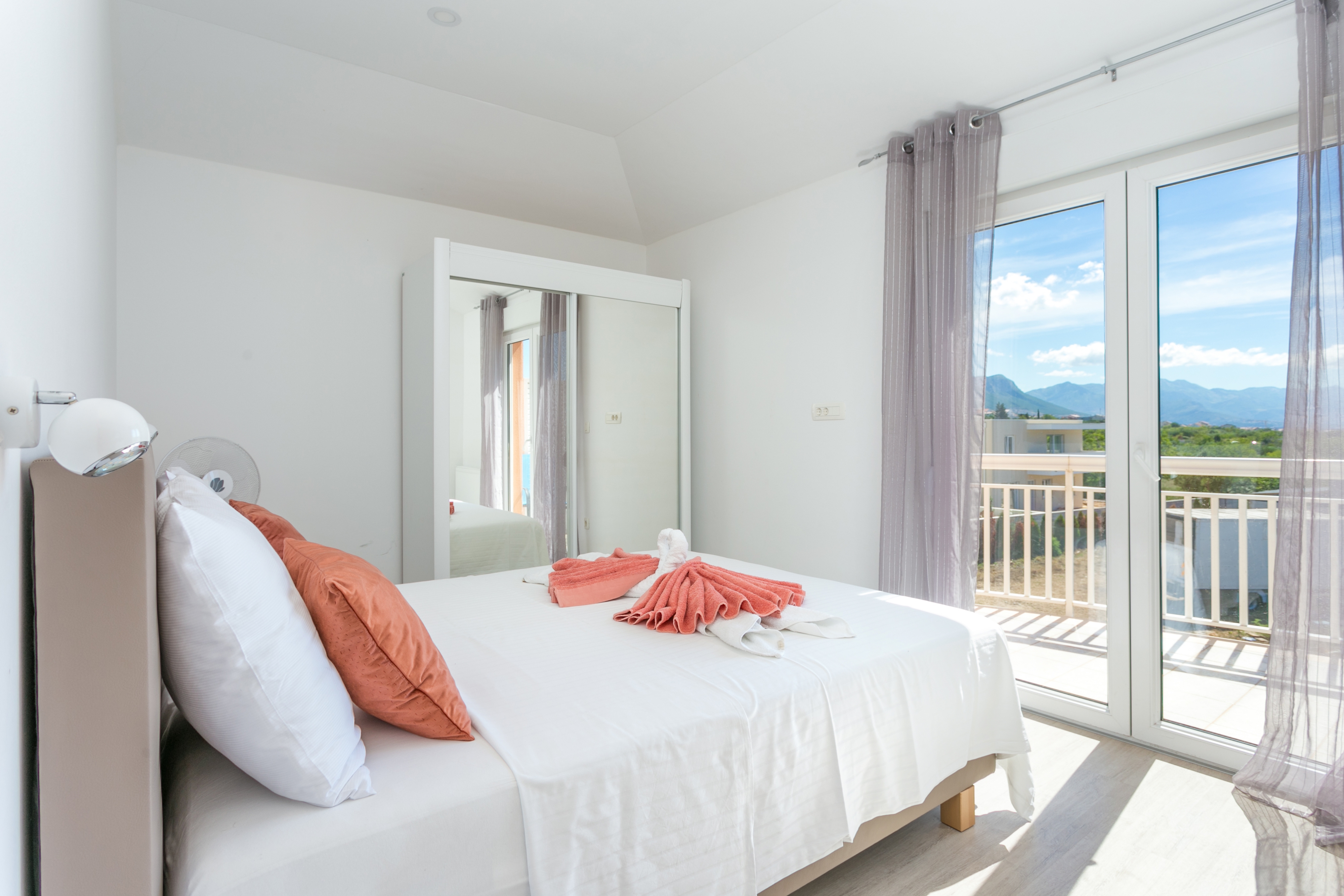 Two bedroom apartment with terrace and sea view Kaštel Lukšić, Kaštela  A-b