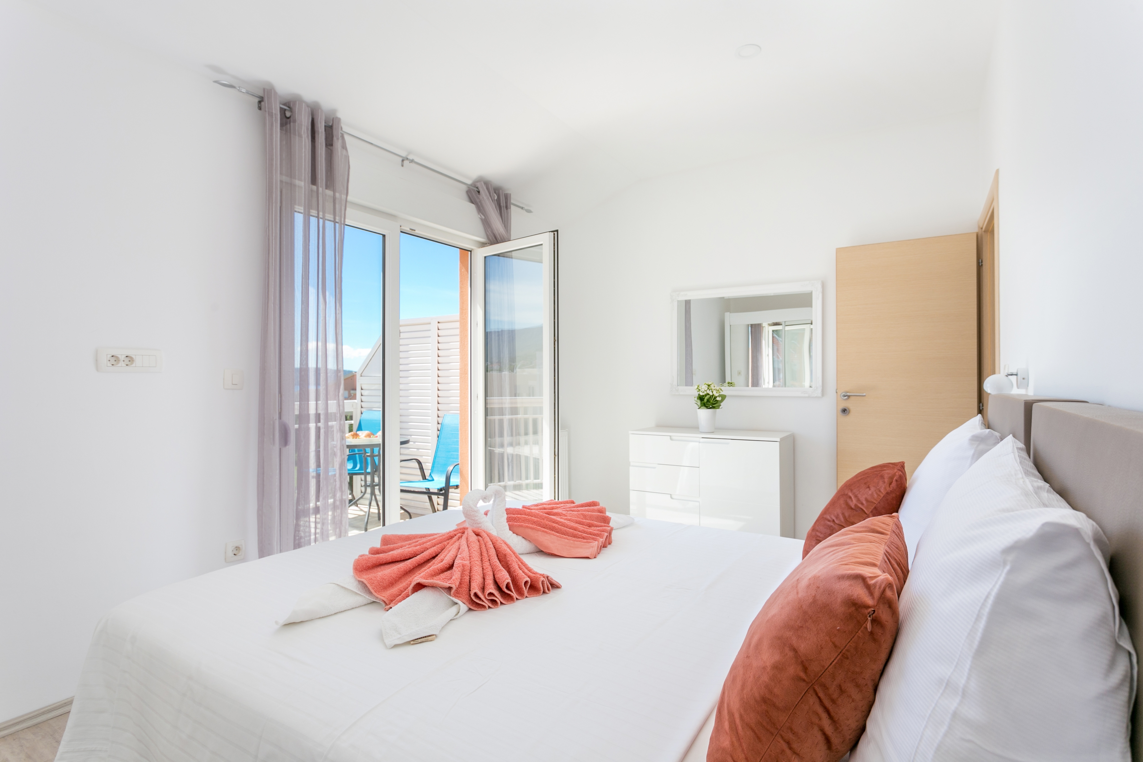 Two bedroom apartment with terrace and sea view Kaštel Lukšić, Kaštela  A-b