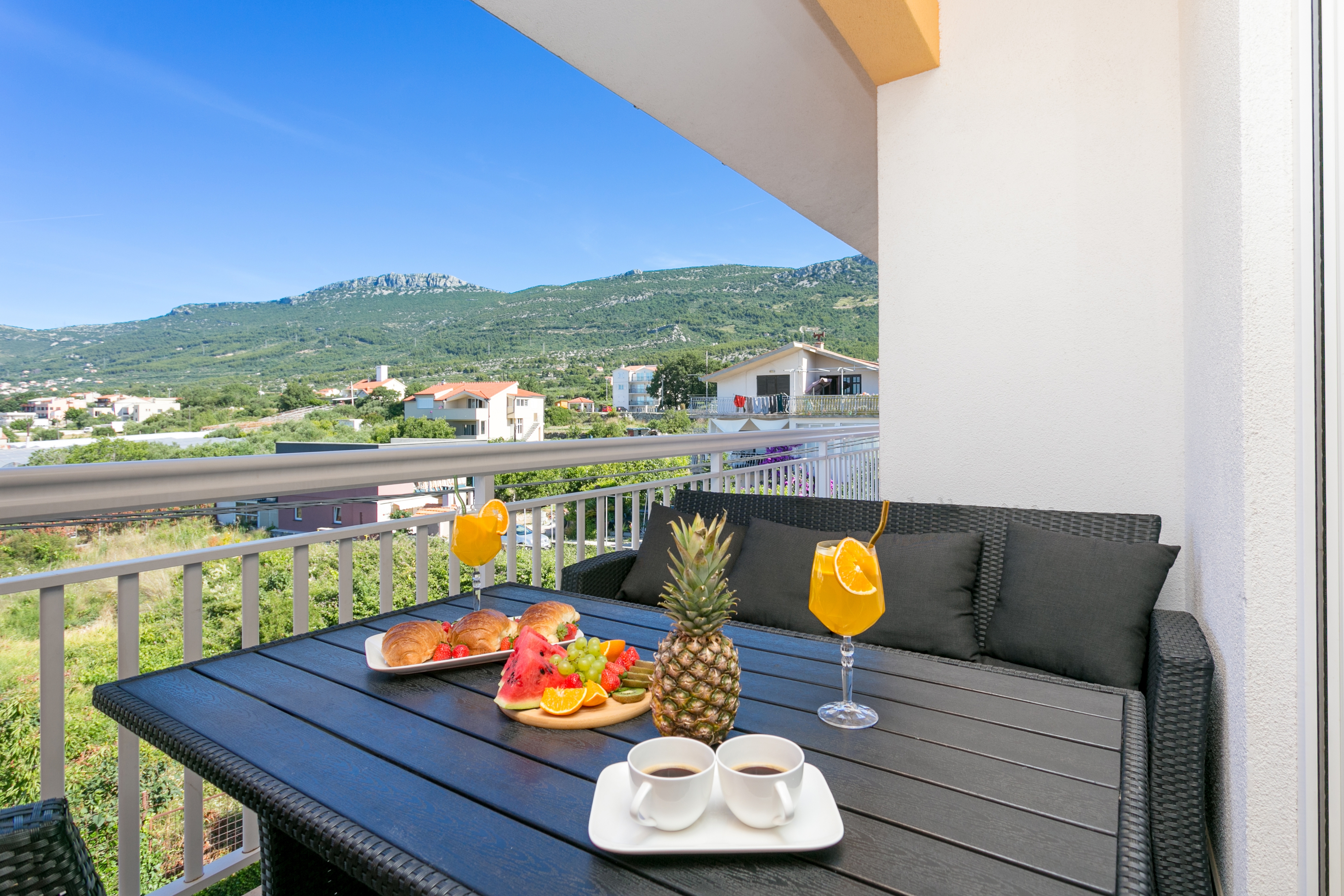 Two bedroom apartment with terrace and sea view Kaštel Lukšić, Kaštela  A-b