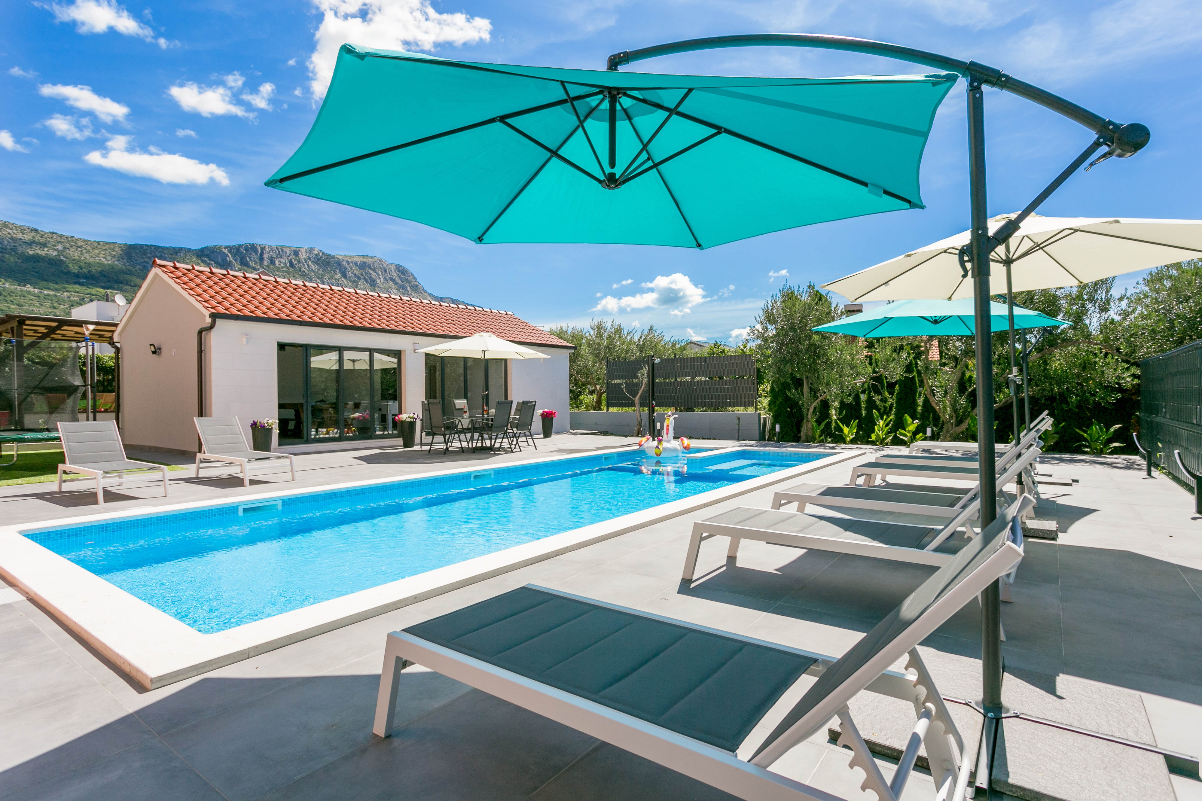 Two bedroom apartment with terrace and sea view Kaštel Lukšić, Kaštela (A-22983-a) Two bedroom apartment with terrace and sea view Kaštel Lukšić, Kaštela (A-22983-a)