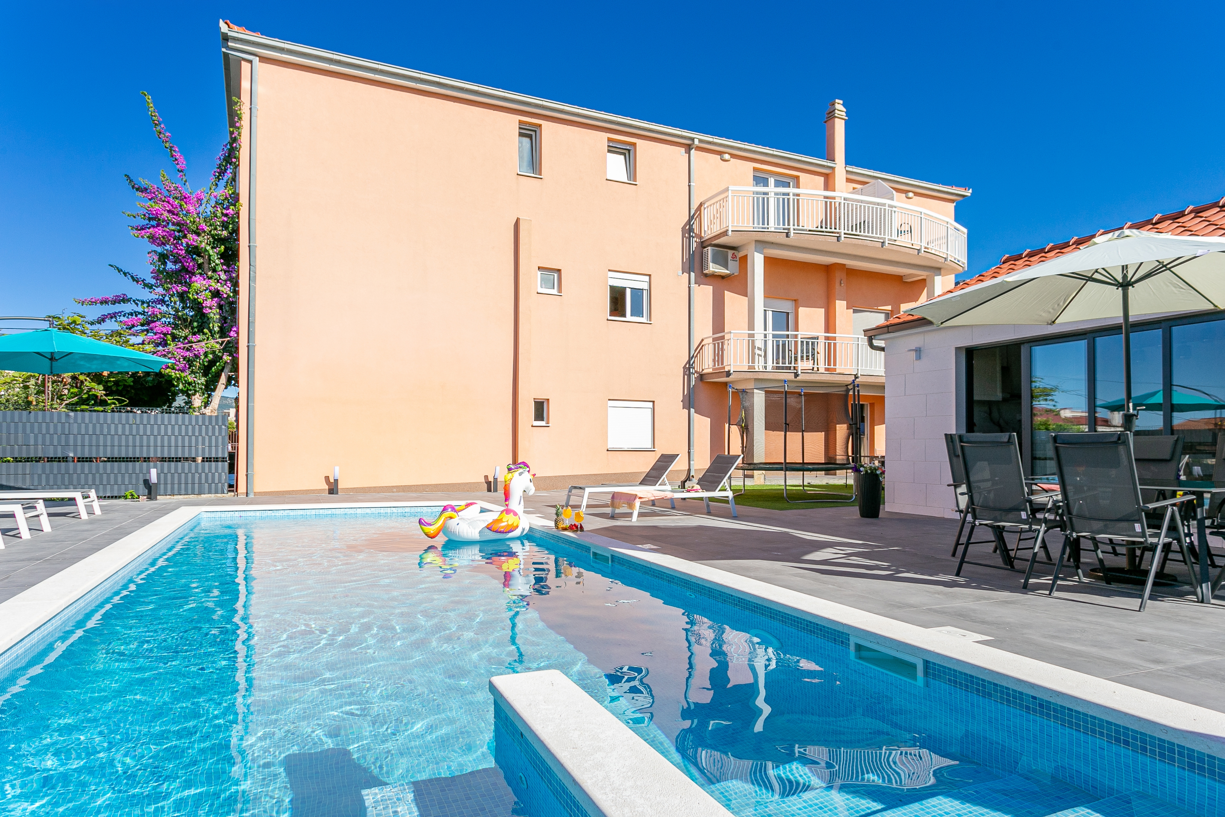 Two bedroom apartment with terrace and sea view Kaštel Lukšić, Kaštela  A-b