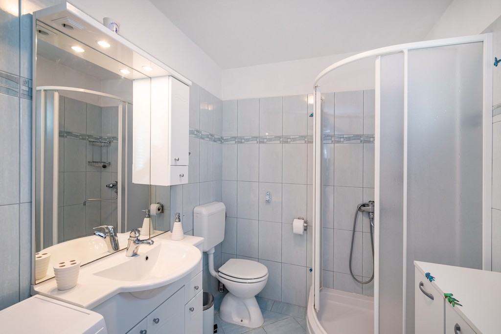 Three bedroom apartment with terrace and sea view Rovanjska, Paklenica  A-a