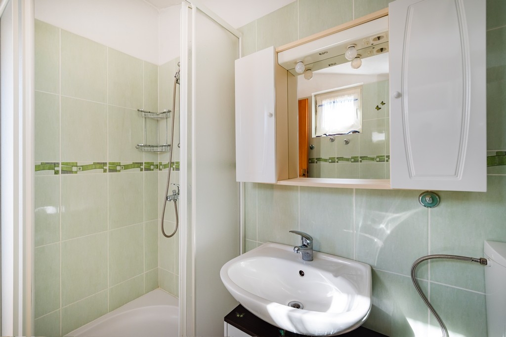 Three bedroom apartment with terrace and sea view Rovanjska, Paklenica  A-a