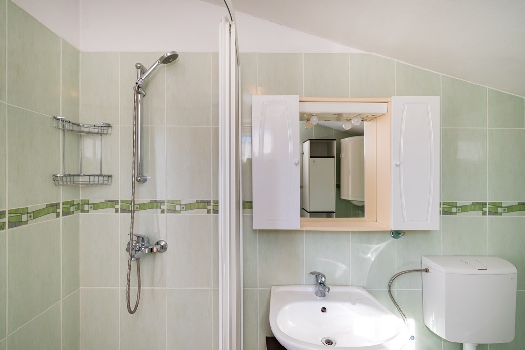 Three bedroom apartment with terrace and sea view Rovanjska, Paklenica  A-a