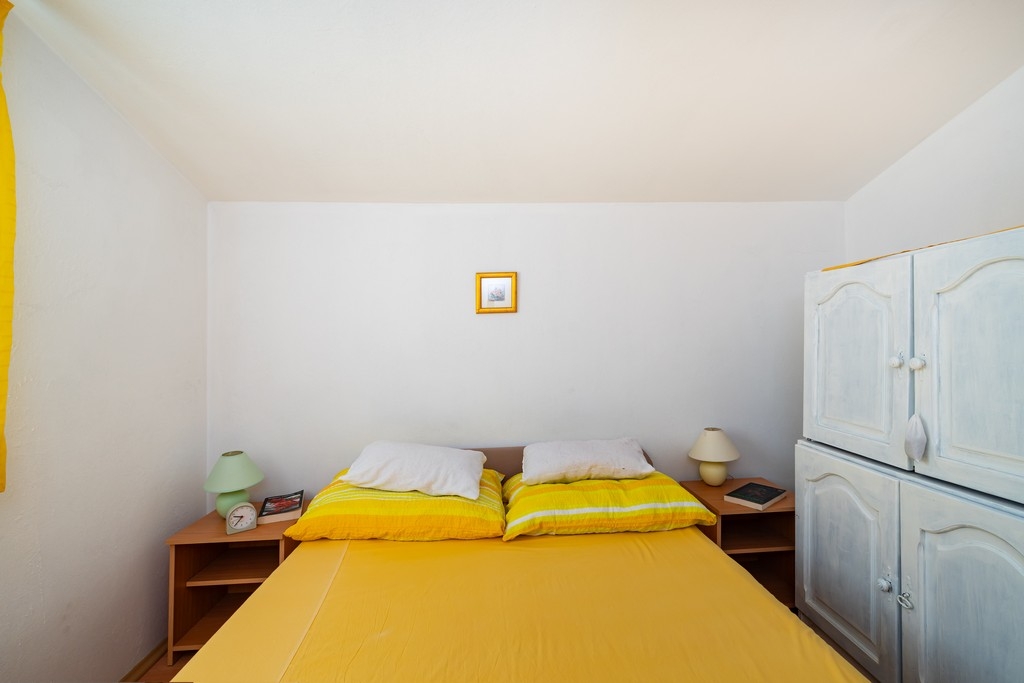 Three bedroom apartment with terrace and sea view Rovanjska, Paklenica  A-a