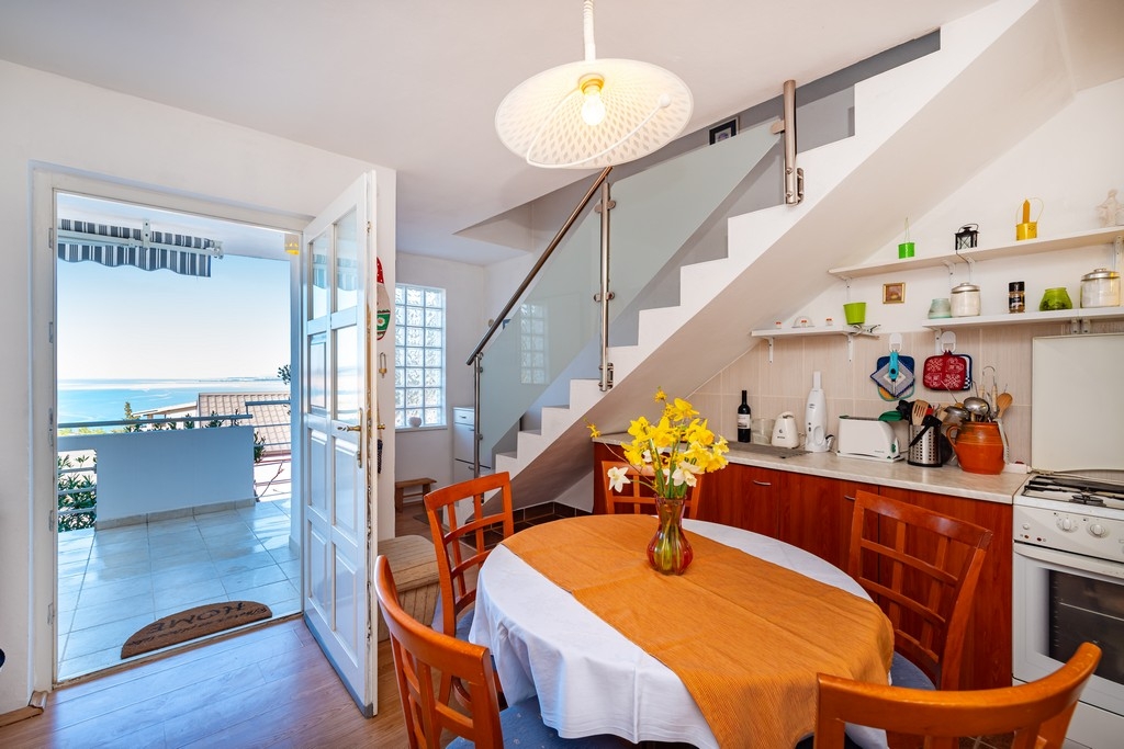 Three bedroom apartment with terrace and sea view Rovanjska, Paklenica  A-a