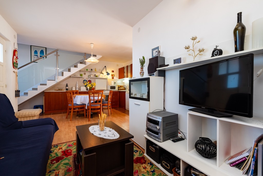 Three bedroom apartment with terrace and sea view Rovanjska, Paklenica  A-a