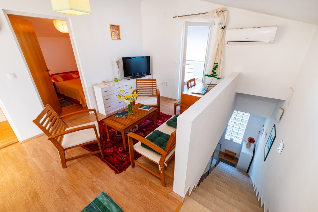 Three bedroom apartment with terrace and sea view Rovanjska, Paklenica  A-a