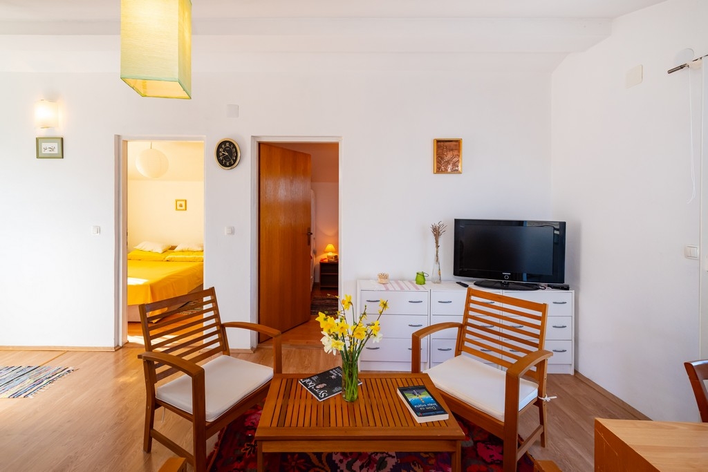 Three bedroom apartment with terrace and sea view Rovanjska, Paklenica  A-a
