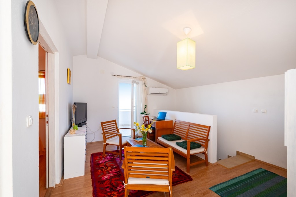 Three bedroom apartment with terrace and sea view Rovanjska, Paklenica  A-a