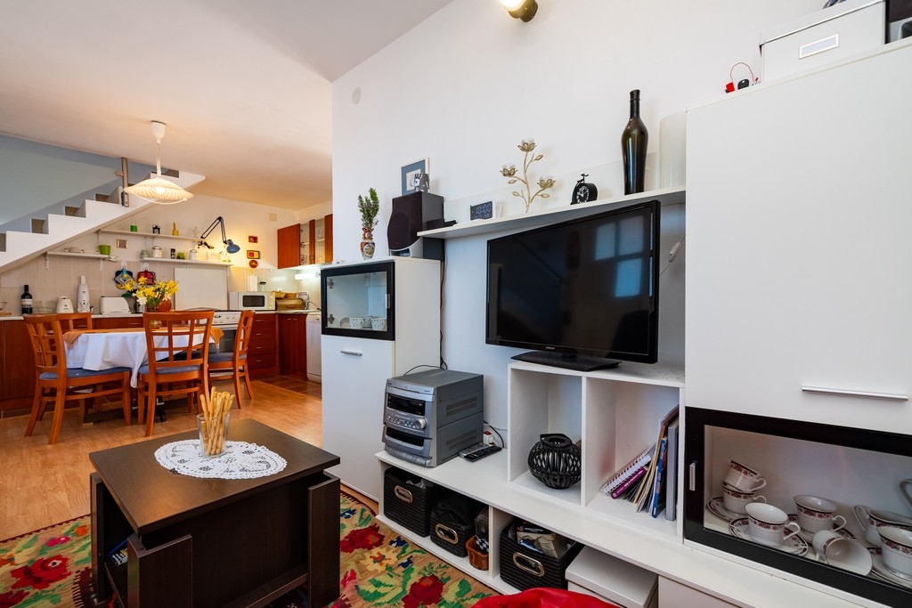 Three bedroom apartment with terrace and sea view Rovanjska, Paklenica  A-a