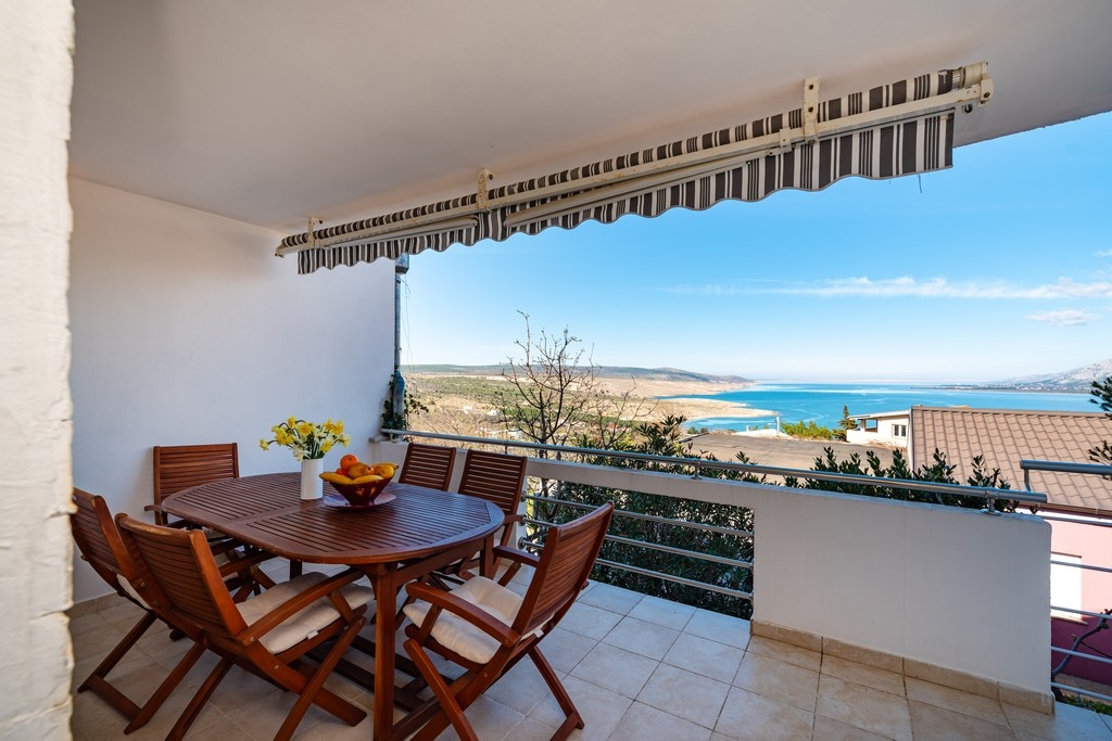 Three bedroom apartment with terrace and sea view Rovanjska, Paklenica  A-a