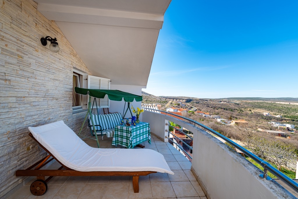 Three bedroom apartment with terrace and sea view Rovanjska, Paklenica  A-a
