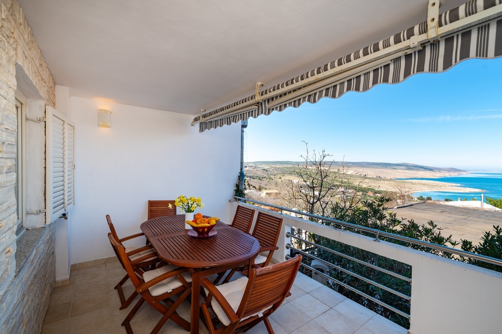 Three bedroom apartment with terrace and sea view Rovanjska, Paklenica  A-a