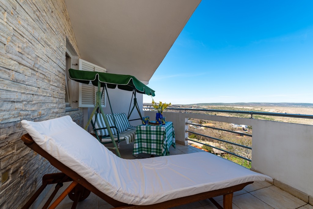 Three bedroom apartment with terrace and sea view Rovanjska, Paklenica  A-a