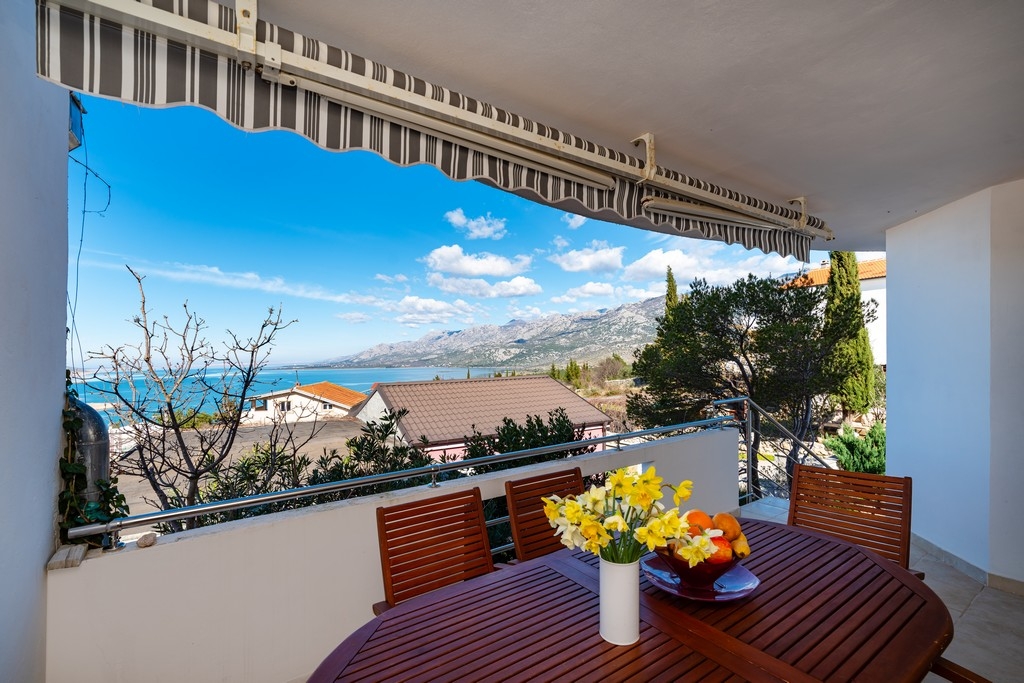 Three bedroom apartment with terrace and sea view Rovanjska, Paklenica  A-a