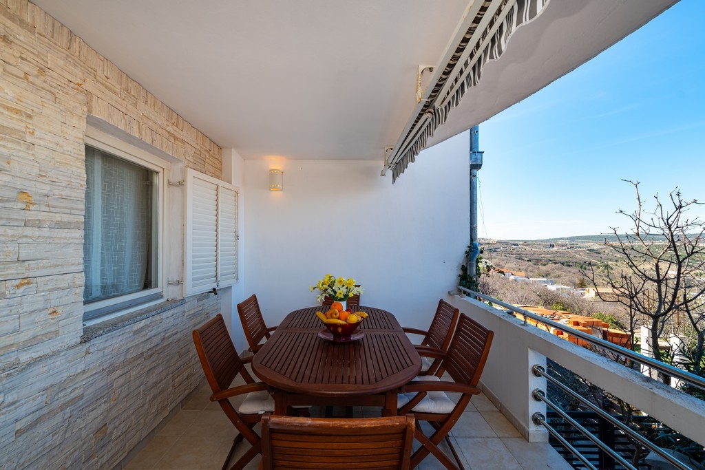 Three bedroom apartment with terrace and sea view Rovanjska, Paklenica  A-a