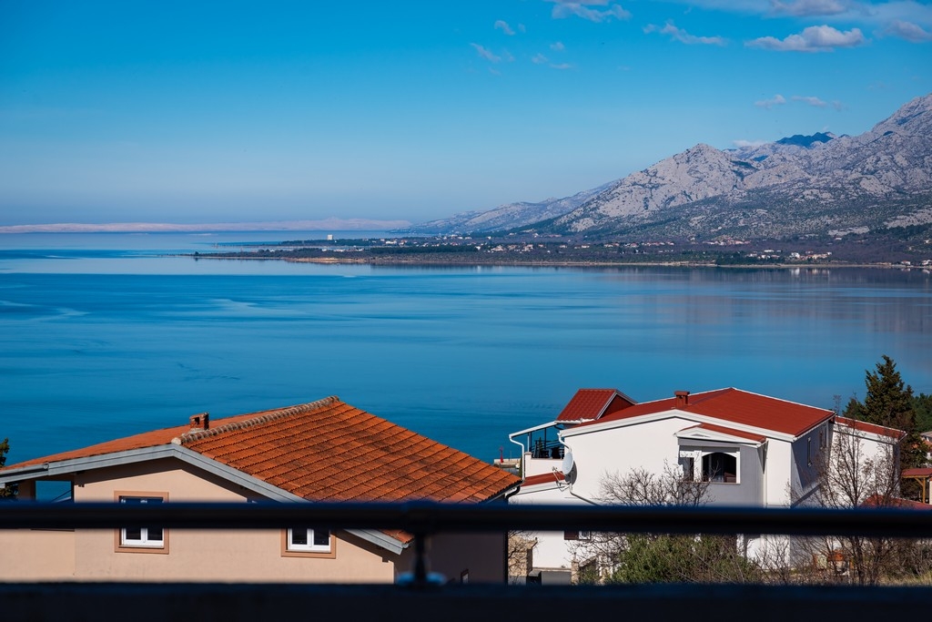 Three bedroom apartment with terrace and sea view Rovanjska, Paklenica  A-a