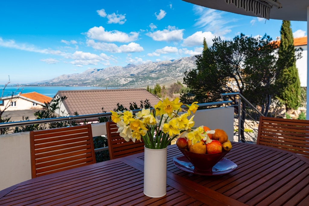 Three bedroom apartment with terrace and sea view Rovanjska, Paklenica  A-a