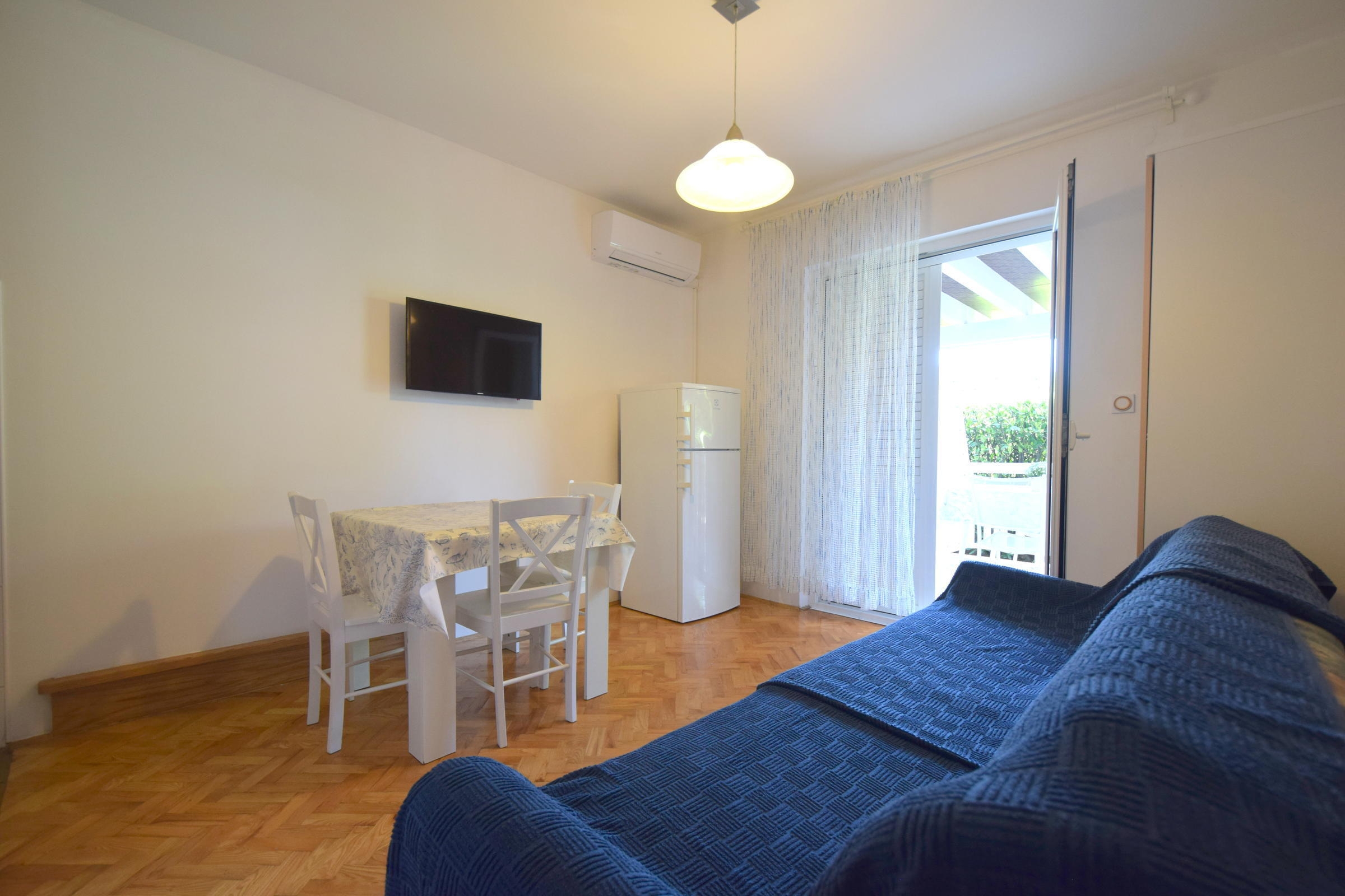 One bedroom apartment with terrace Malinska, Krk  A-d