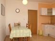 Povljana, Comedor in the apartment, air condition available y WiFi.