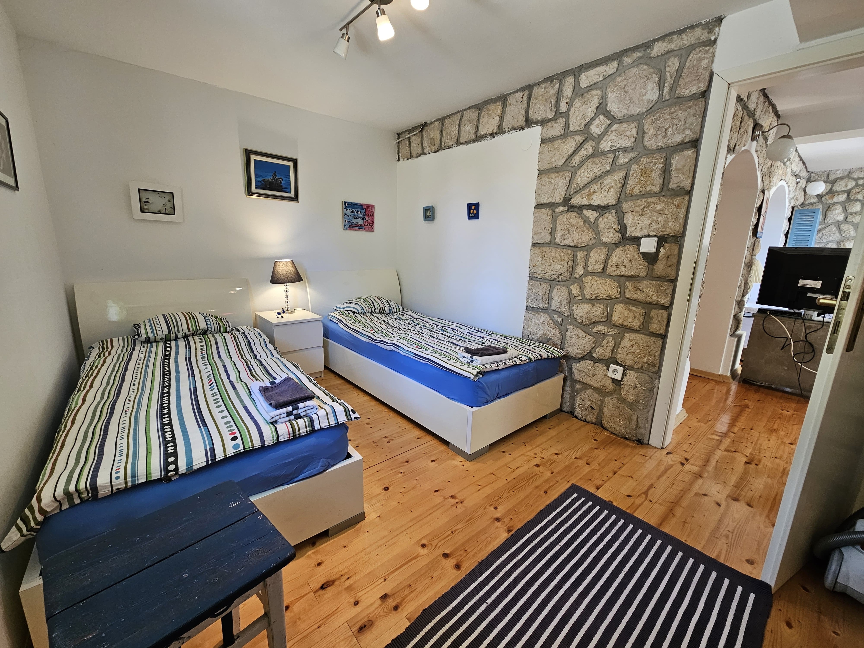 Two bedroom apartment with terrace and sea view Njivice, Krk  A-a