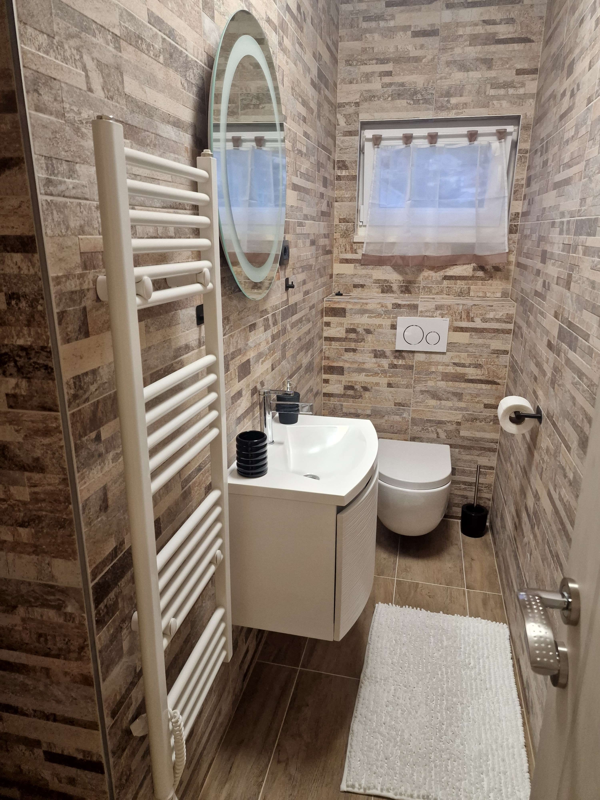 Four bedroom apartment with balcony and sea view Okrug Gornji, Čiovo  A-a