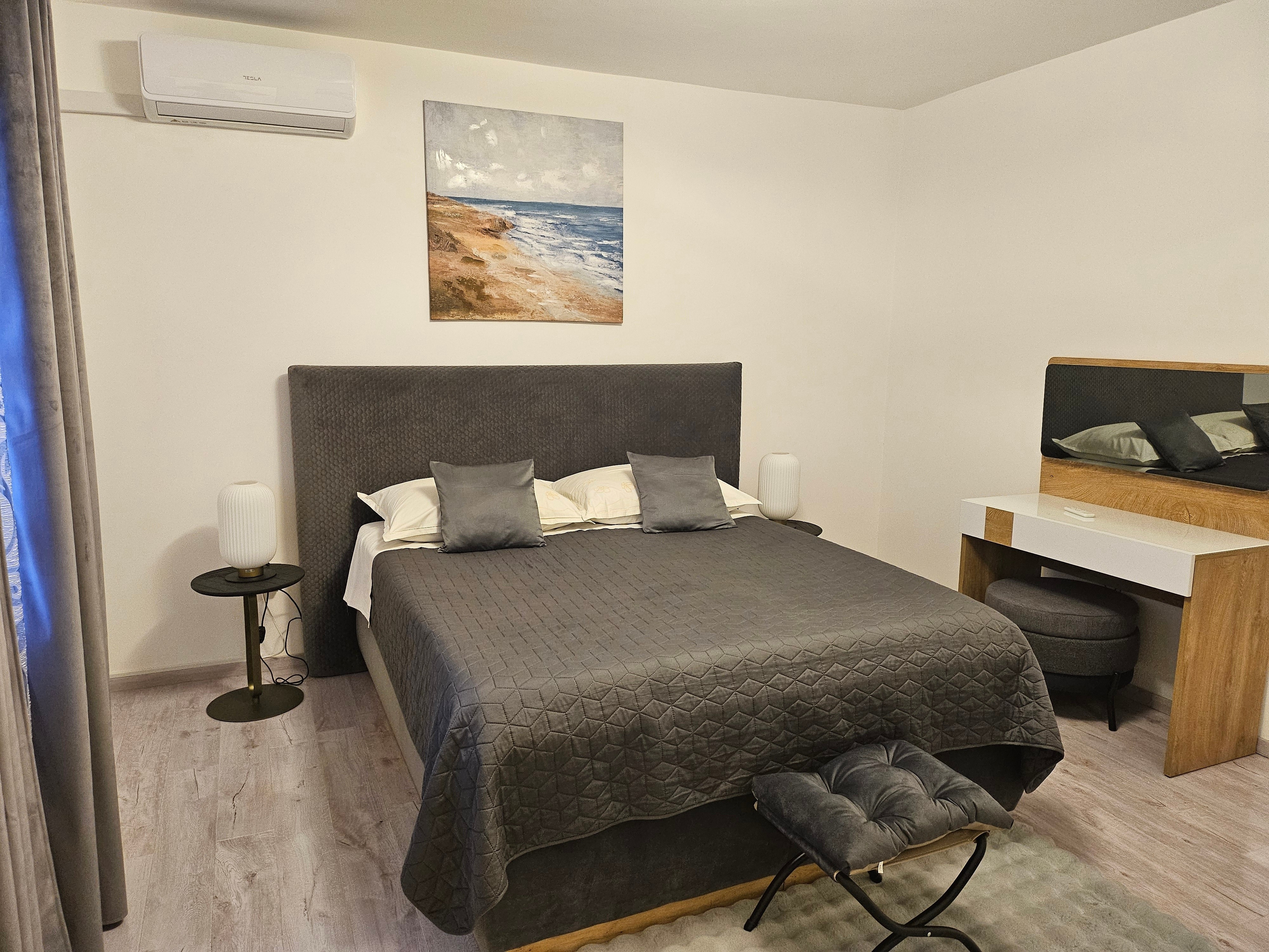 Four-bedroom apartment with balcony and sea view Okrug Gornji, Čiovo (A-23007-a)