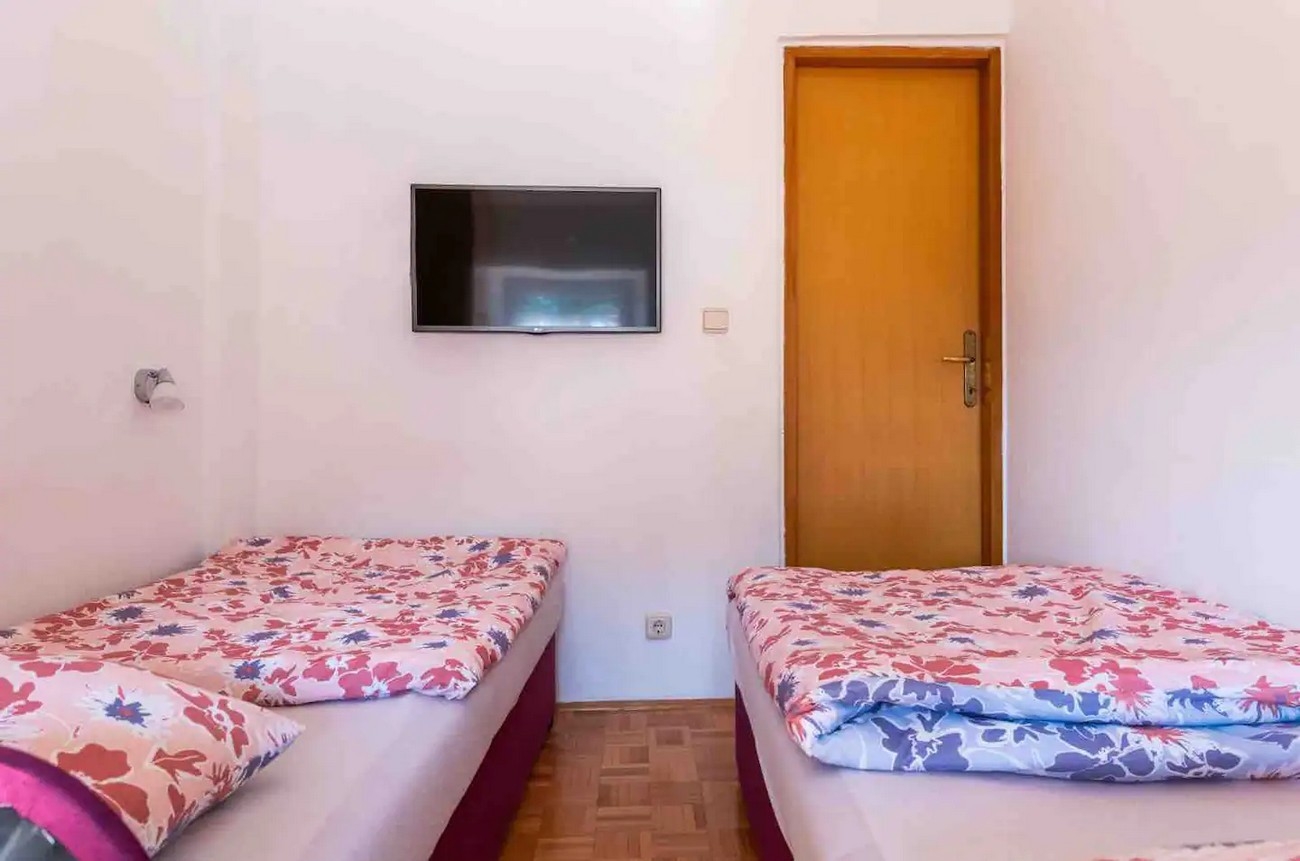 Two bedroom apartment near beach Cavtat, Dubrovnik  A-a
