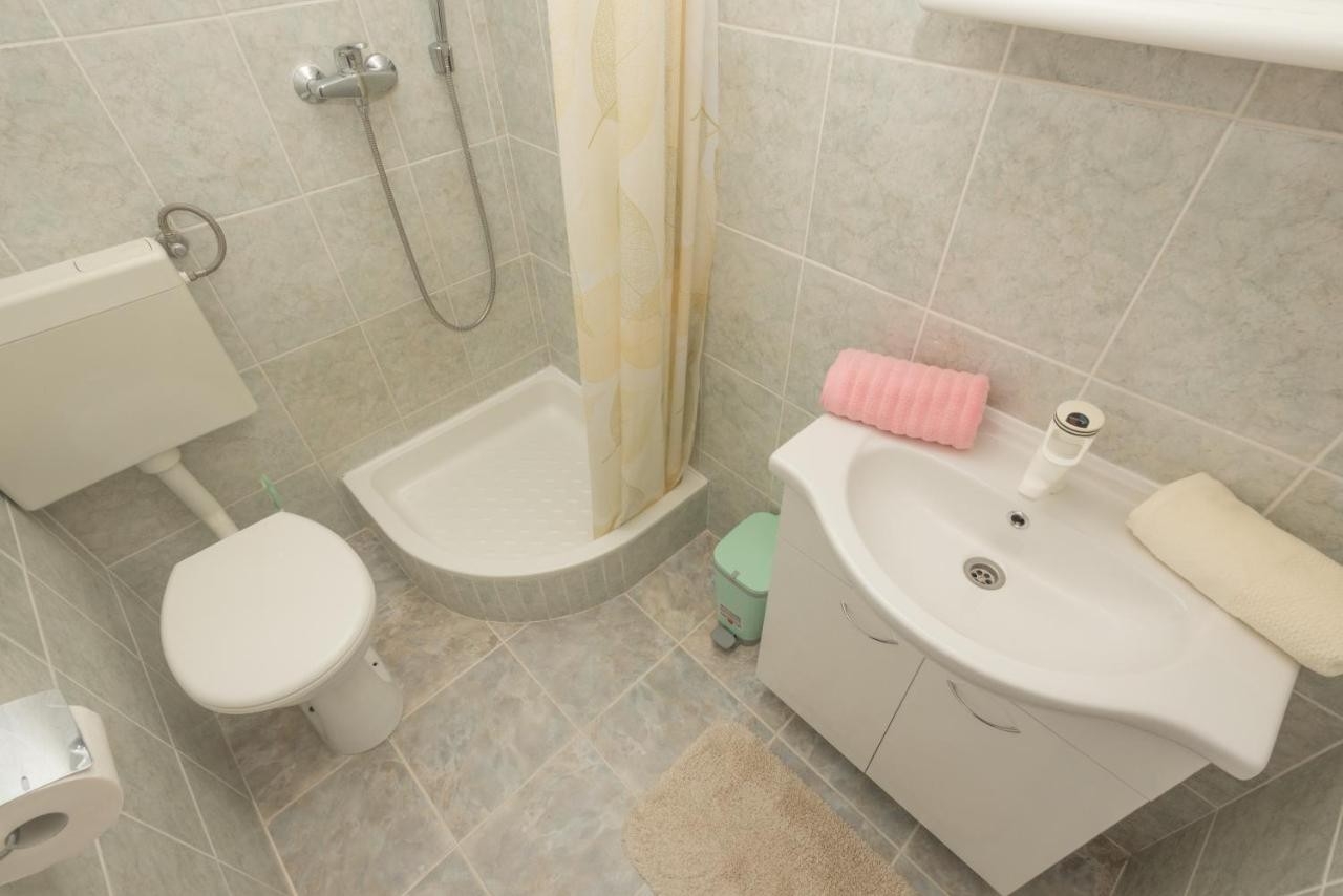 Two bedroom apartment with terrace and sea view Makarska  A-a