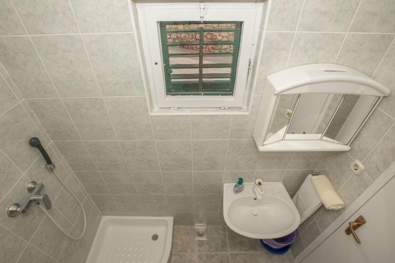 Two bedroom apartment with terrace and sea view Makarska  A-a