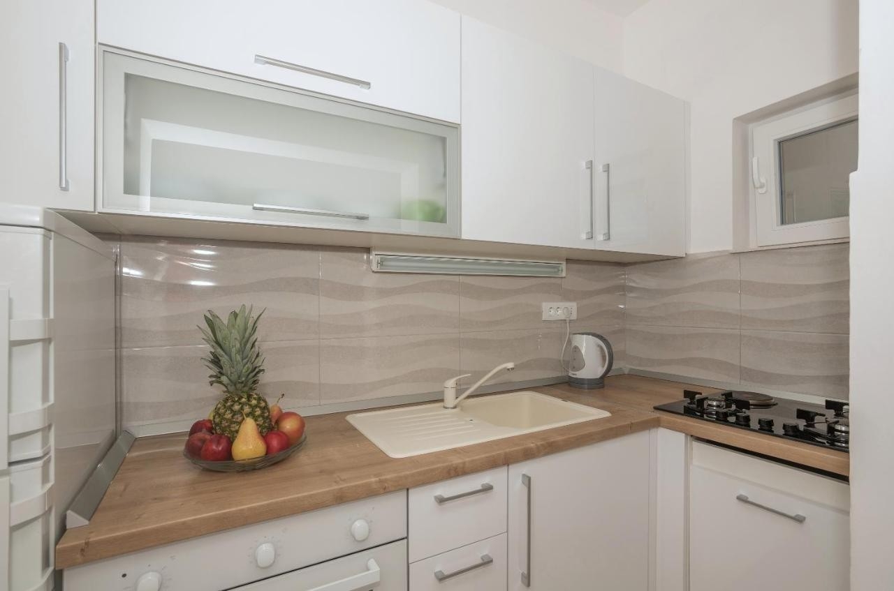 Two bedroom apartment with terrace and sea view Makarska  A-a