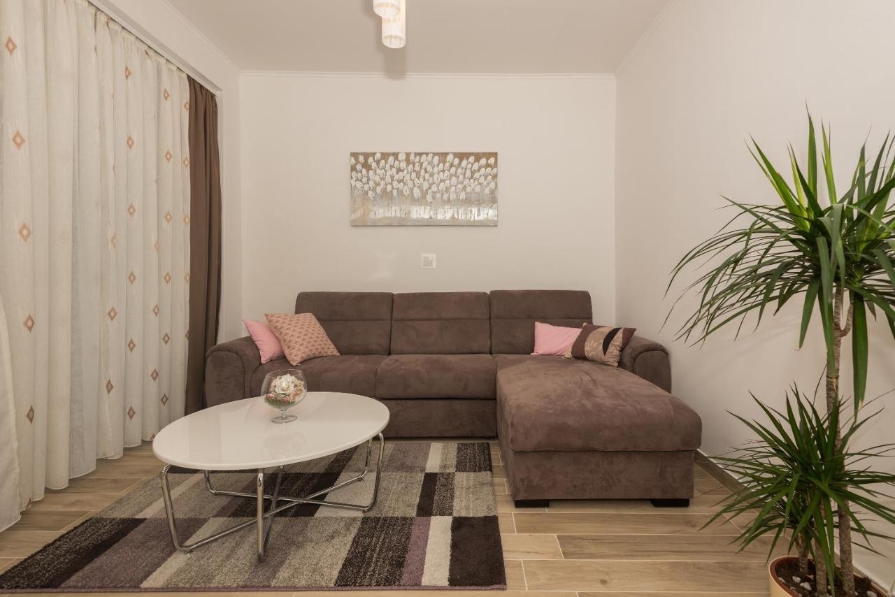 Two bedroom apartment with terrace and sea view Makarska  A-a
