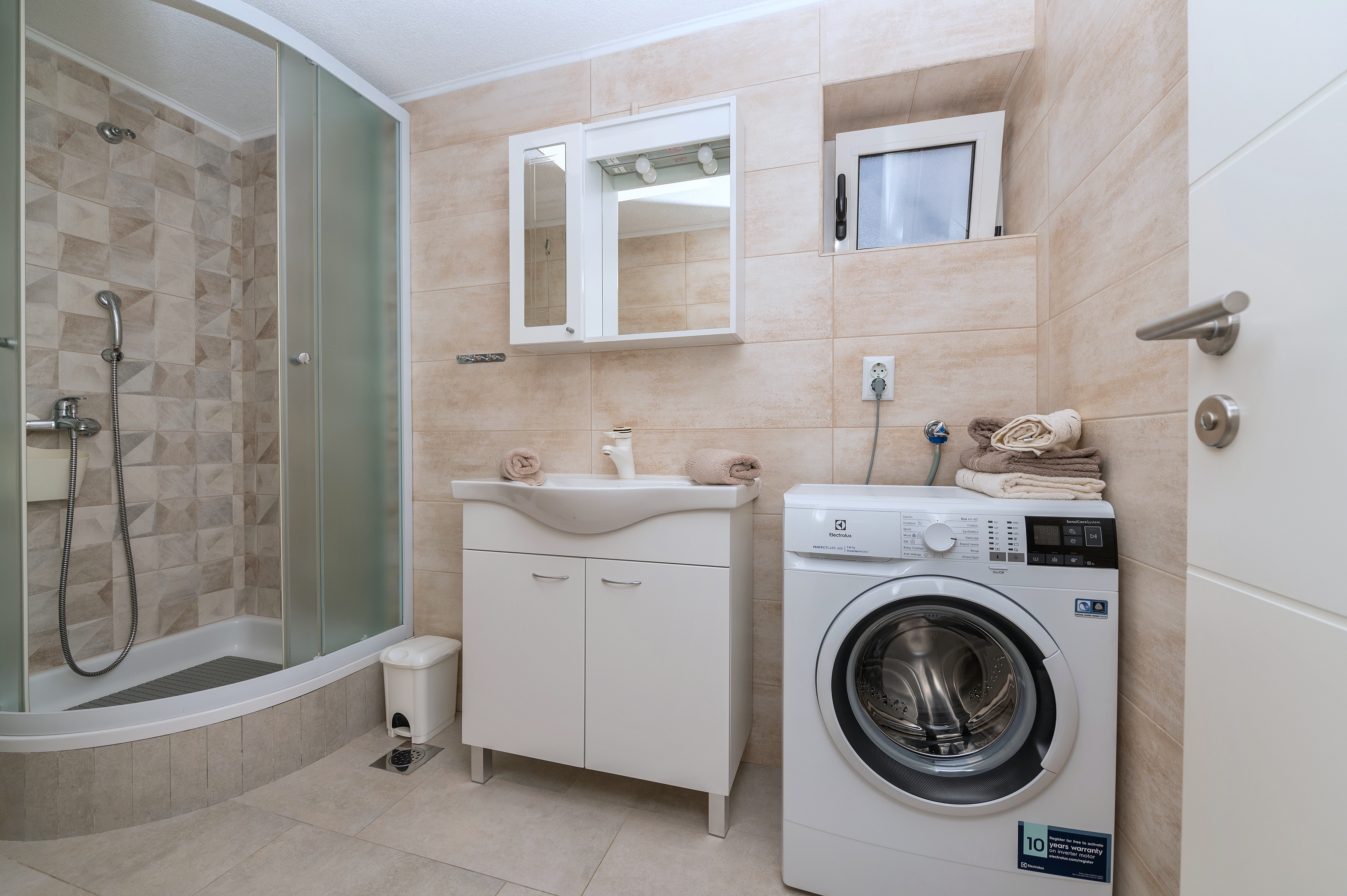 One bedroom apartment with terrace and sea view Makarska  A-b